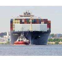 9265  Der Containerfrachter E.R. Tianping läuft in den Hamburger Hafen ein; ein Schlepper zieht das  | 